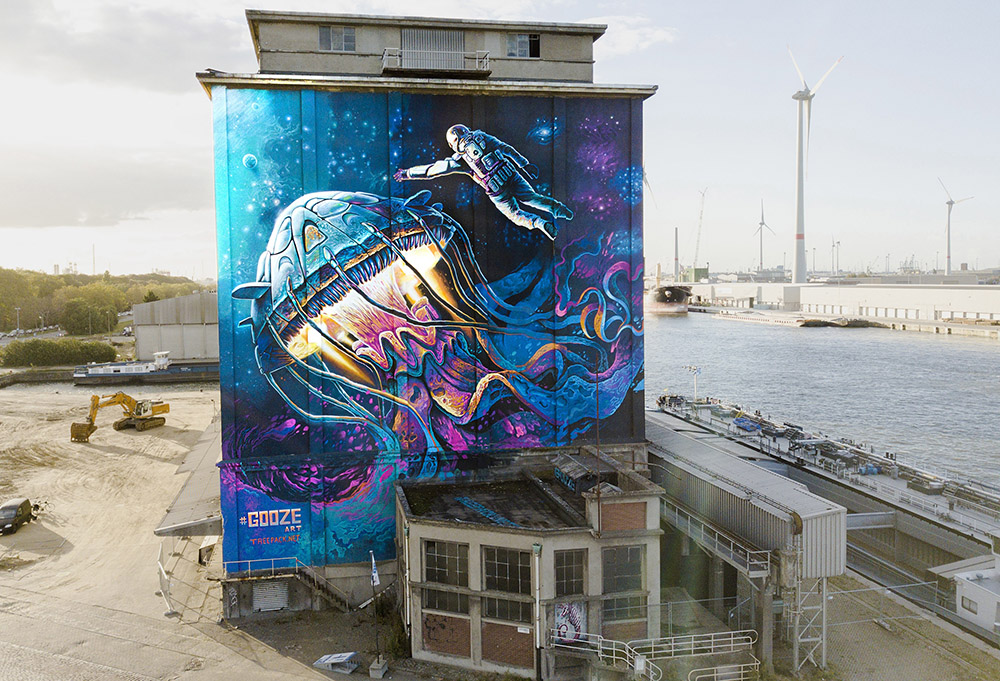 Фото с стрит-арт фестиваля в Бельгии , г.Антверпен , где художник Георгий Куринов GOOZE создавал свой большой проект «Спутник Медуза».