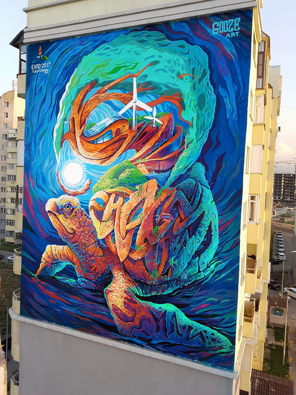 Работа с фестиваля в Алматы. Рисунок в 7 этажей радует прохожих возле Алматы-Арены.