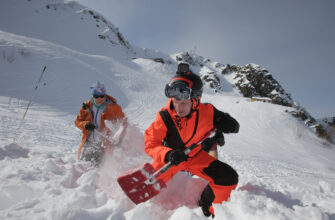 Тренировочный лавинно-спасательный полигон работает на курорте "Роза Хутор"